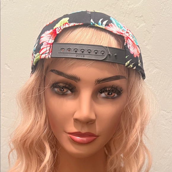 #1468** Unisex’s Floral Cap - Vibrant Red and Green - Picture 2 of 5